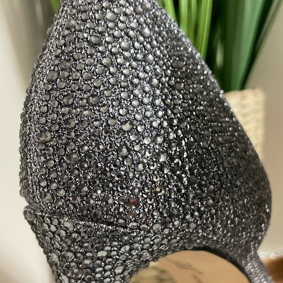 Sparkling Grey/Silver Heels - Picture 11 of 12
